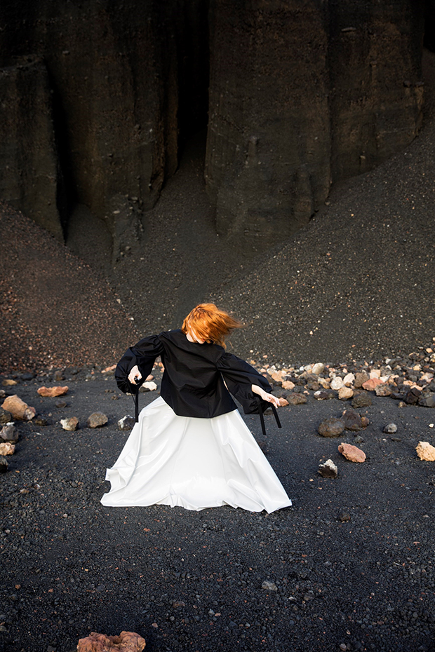 Goldfrapp dan una vuelta de tuerca al lesbian chic en ‘Anymore’