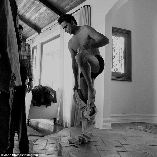 John Stamos se desnuda para una revista