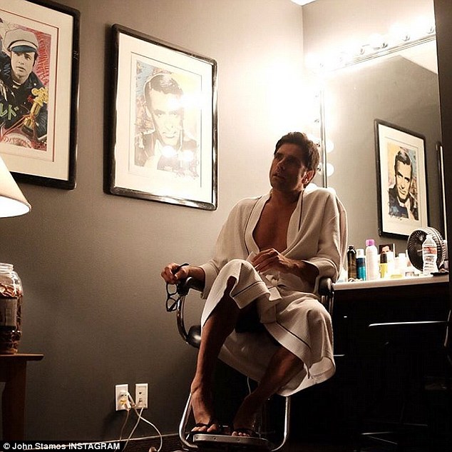John Stamos se desnuda para una revista