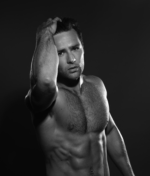 Harry Judd tiene la mejor arma anti-zombis