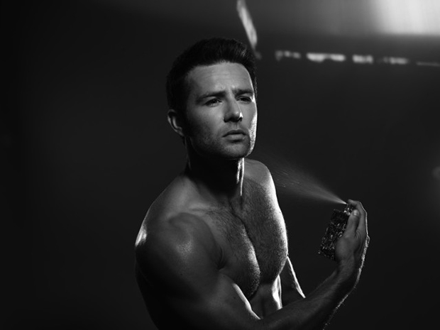Harry Judd tiene la mejor arma anti-zombis