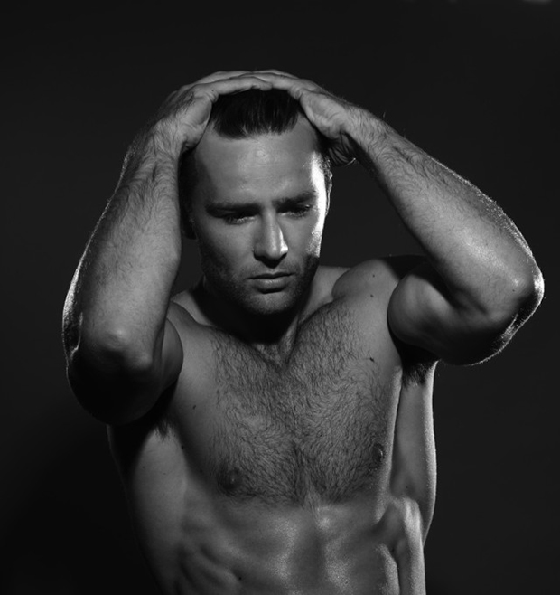 Harry Judd tiene la mejor arma anti-zombis