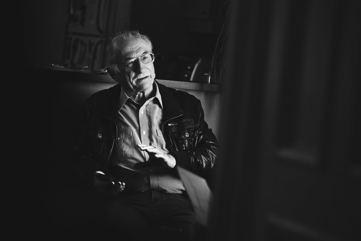 Grindr a los 82 años: “Me pongo cachondo y recurro a Grindr”