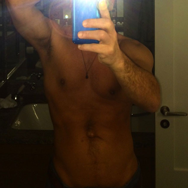 John Stamos se desnuda para una revista